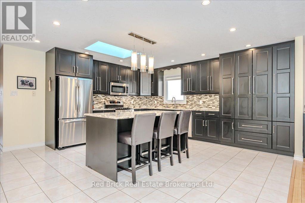 Property at 190 DEERPATH DRIVE image 4