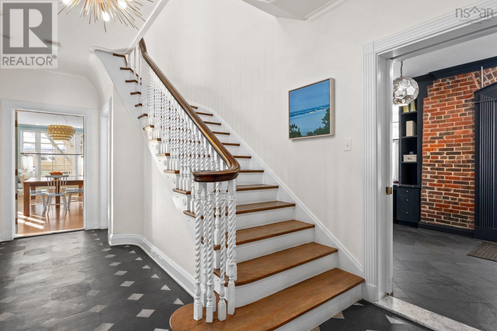 1936 Bloomingdale, Halifax, Nova Scotia  B3H 4E5 - Photo 2 - 202503588