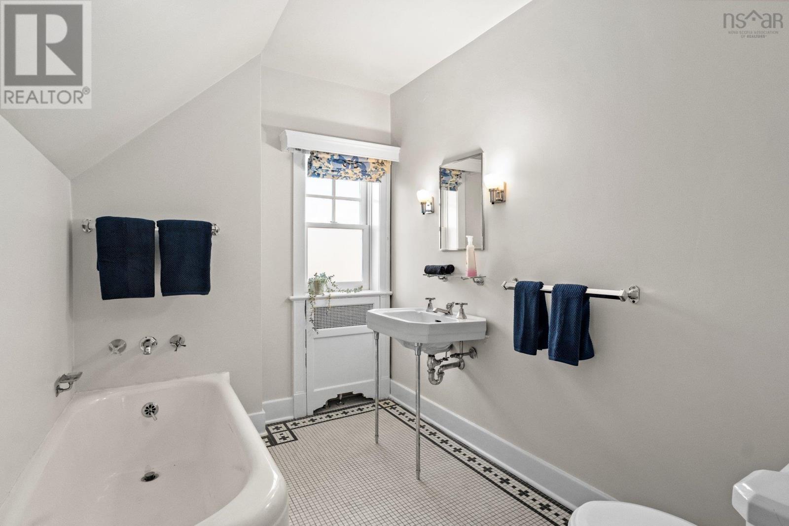 1936 Bloomingdale, Halifax, Nova Scotia  B3H 4E5 - Photo 38 - 202503588