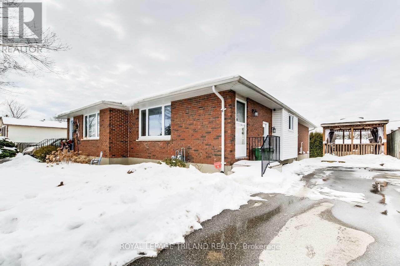 5 Vanier Place, St. Thomas, Ontario  N5R 5L2 - Photo 2 - X11988898