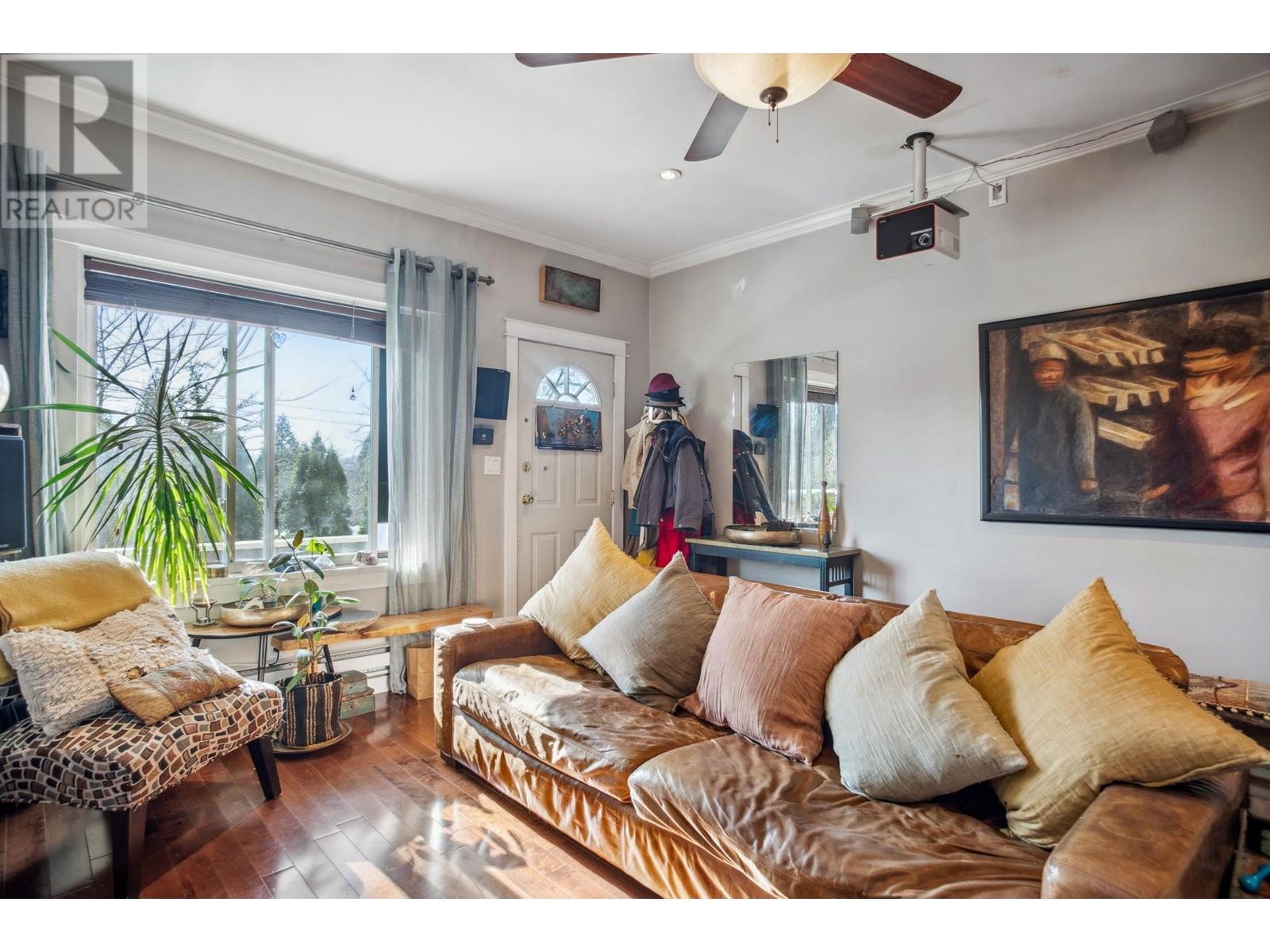 Property at 3617 ADANAC STREET image 3