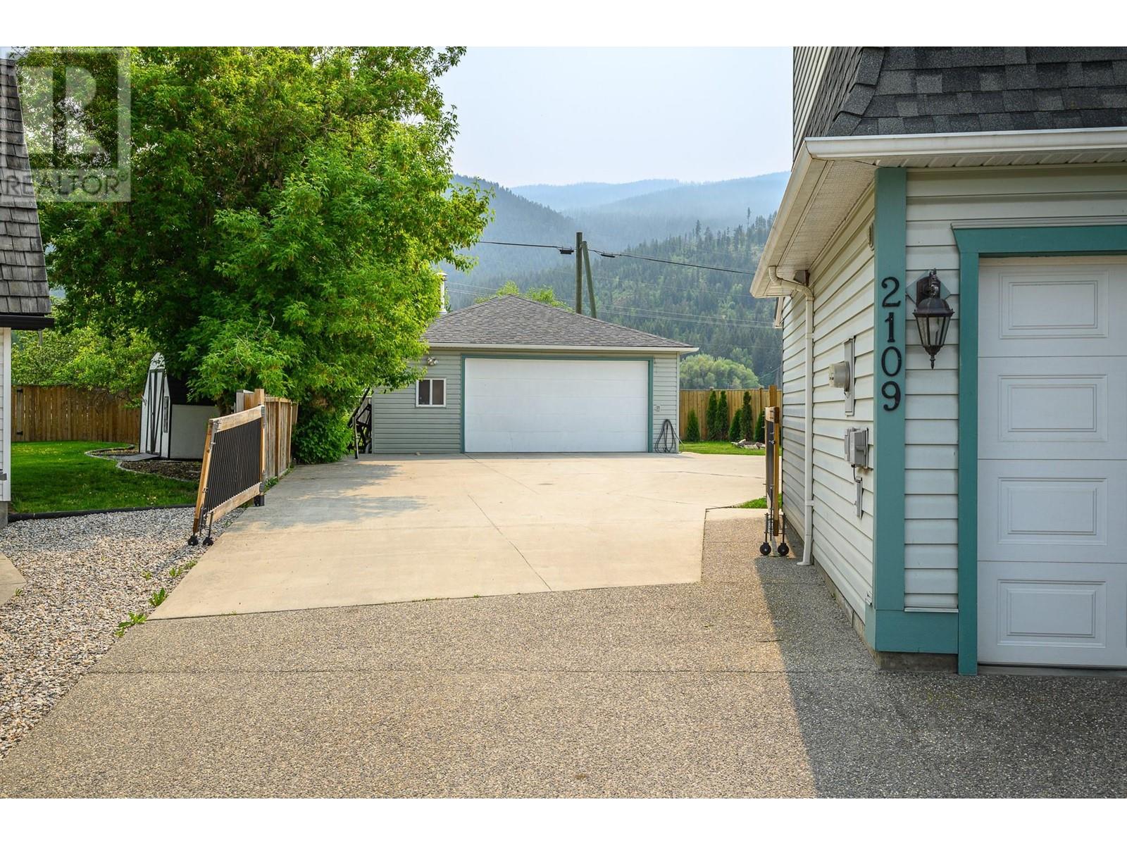 2109 Hunter Avenue, Armstrong, British Columbia  V0E 1B0 - Photo 3 - 10336039