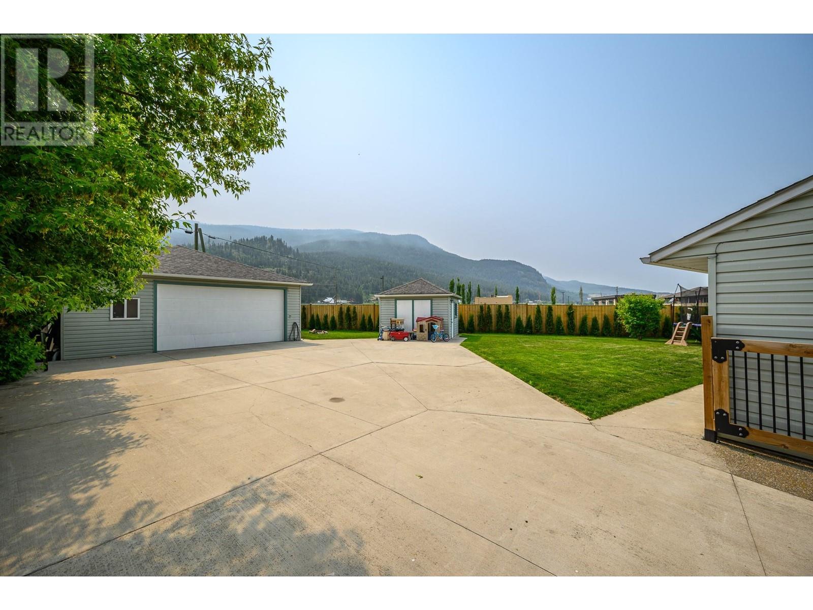 2109 Hunter Avenue, Armstrong, British Columbia  V0E 1B0 - Photo 4 - 10336039
