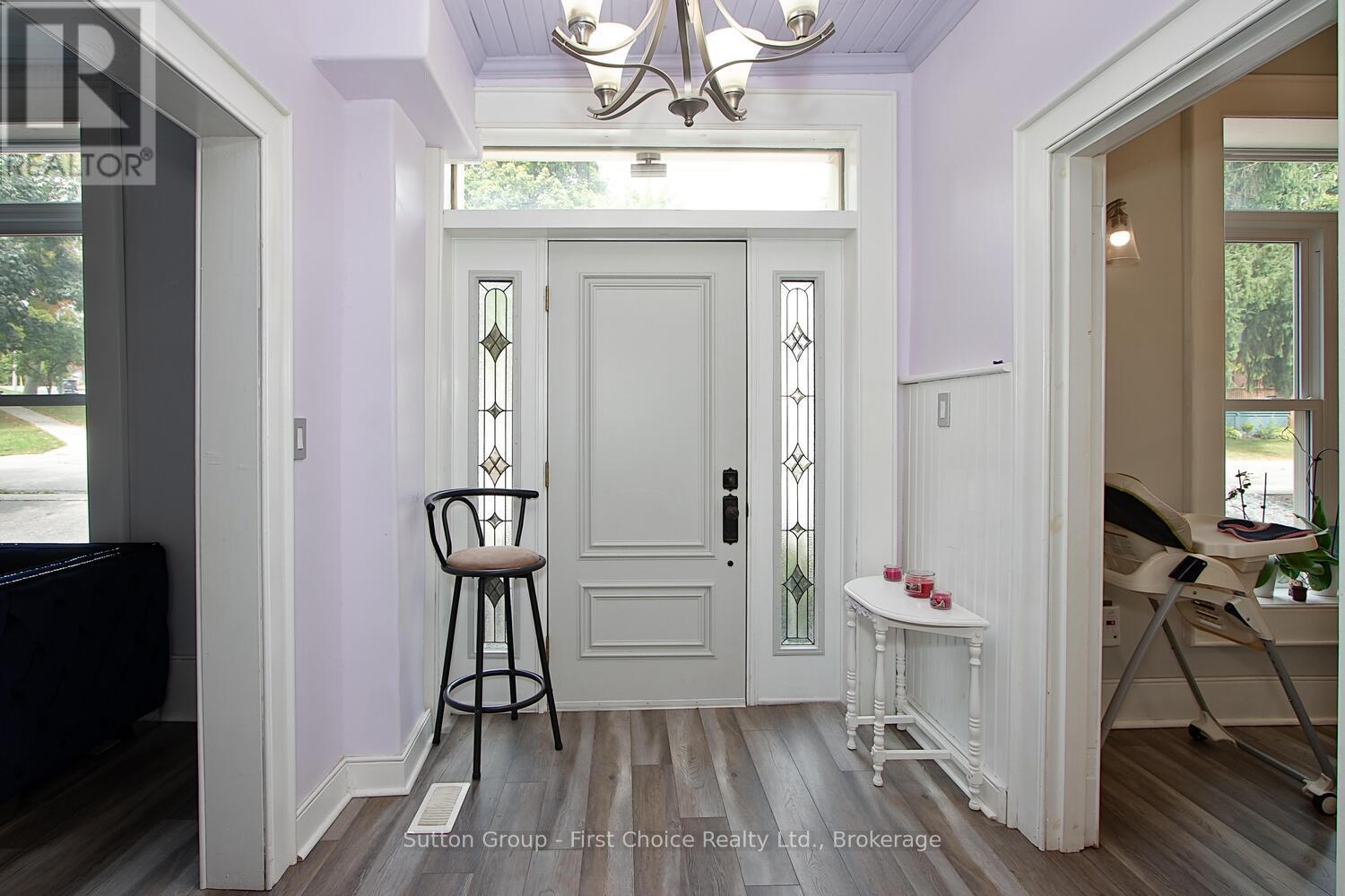 41 Douglas Street, Stratford, Ontario  N5A 5P2 - Photo 4 - X11989107
