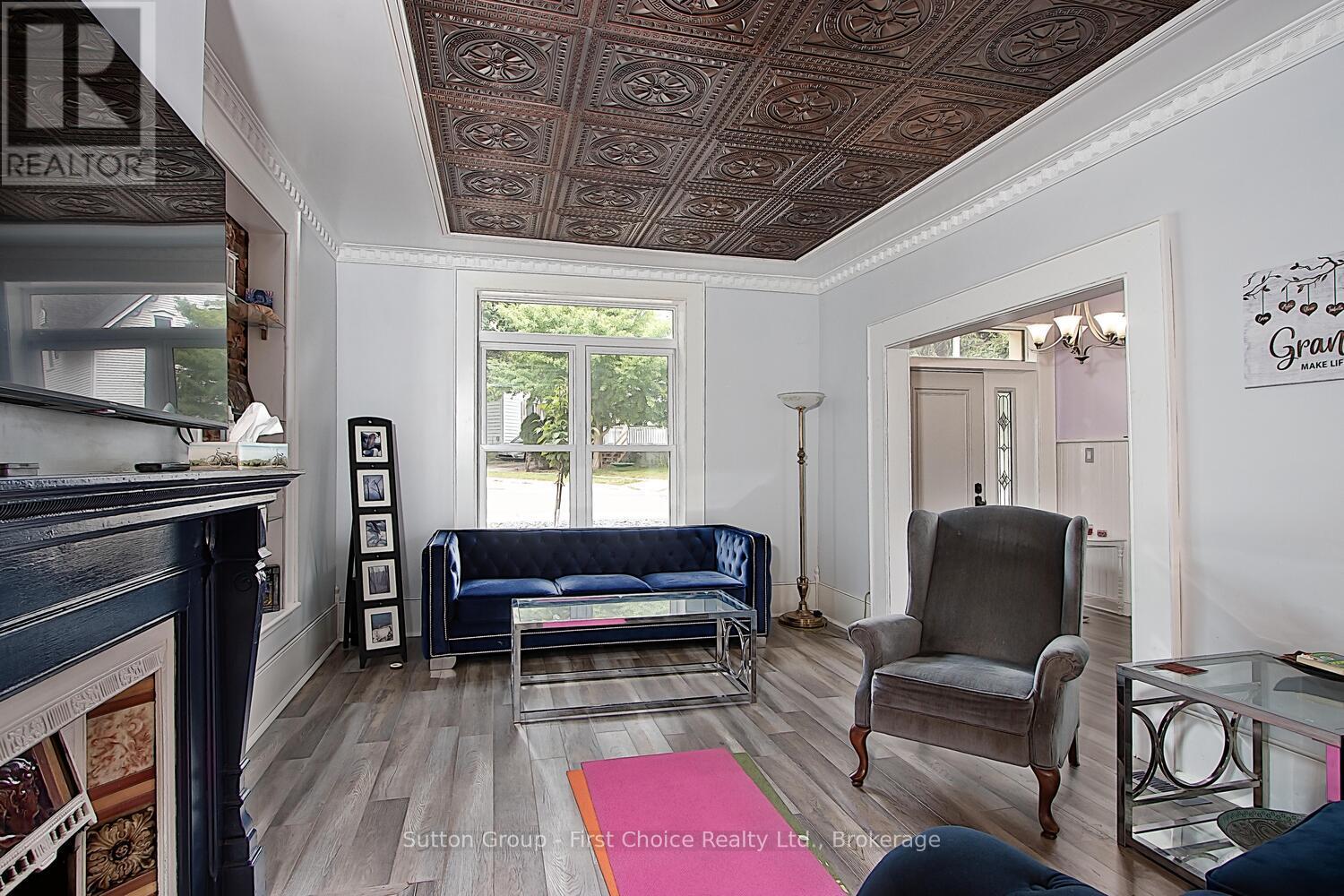 41 Douglas Street, Stratford, Ontario  N5A 5P2 - Photo 6 - X11989107