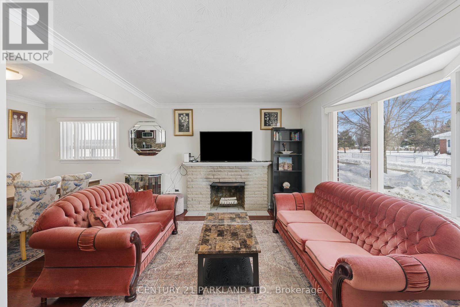 Property at 14 MAXIM CRESCENT image 2