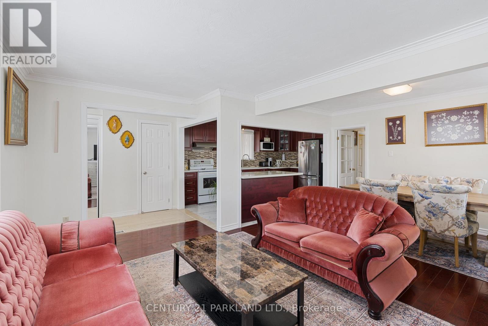 Property at 14 MAXIM CRESCENT image 4