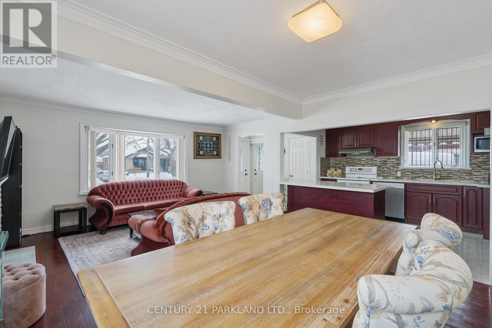 Property at 14 MAXIM CRESCENT image 5
