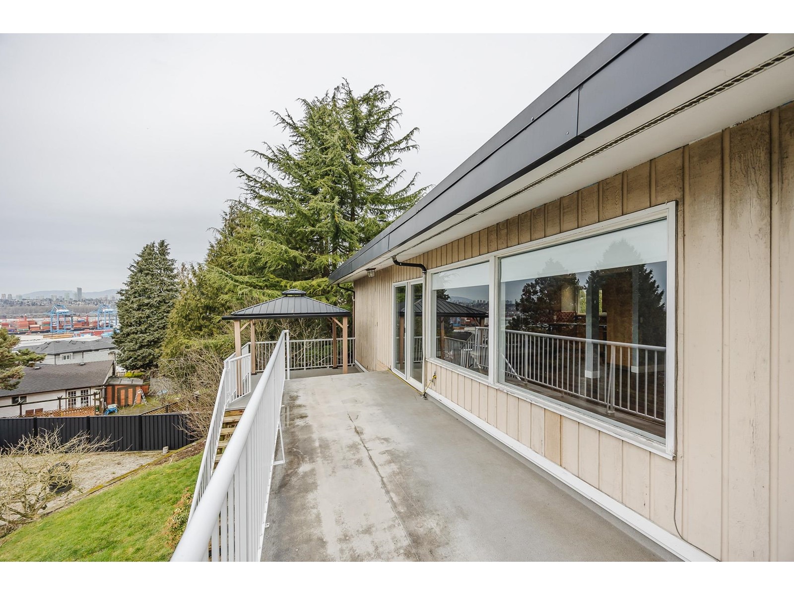 9749 Crown Crescent, Surrey, British Columbia  V3V 2T7 - Photo 32 - R2970605