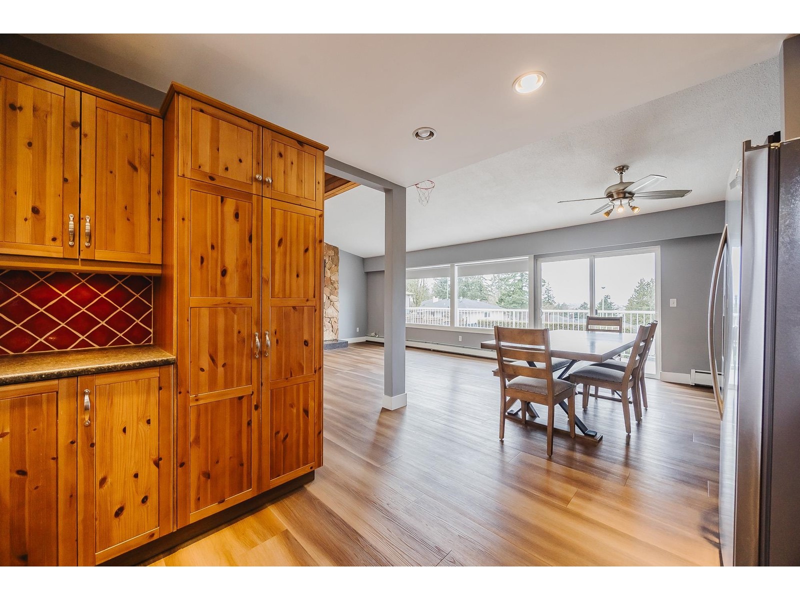 9749 Crown Crescent, Surrey, British Columbia  V3V 2T7 - Photo 6 - R2970605
