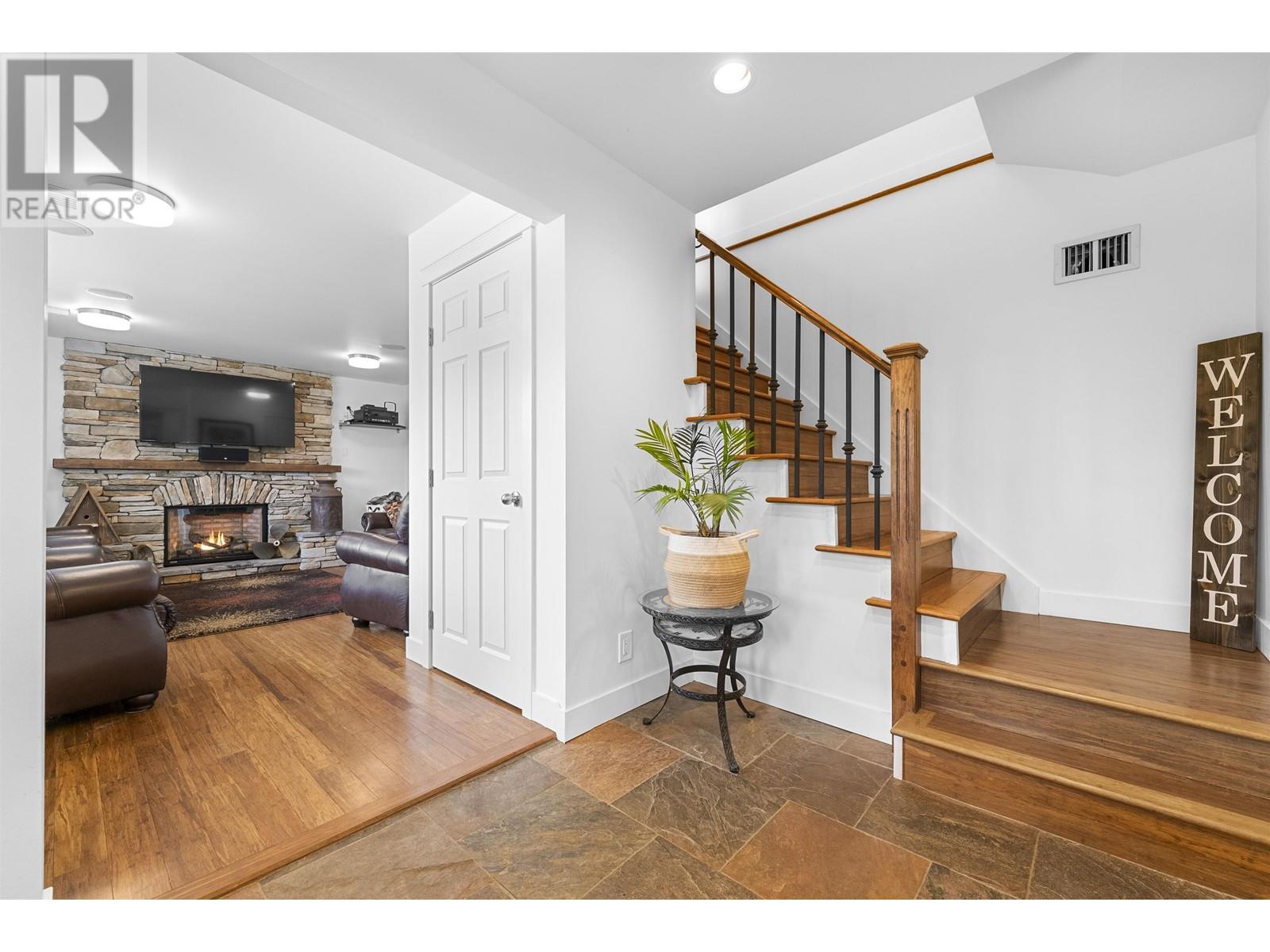 3072 Lazy A Street, Coquitlam, British Columbia  V3C 3N9 - Photo 9 - R2970508