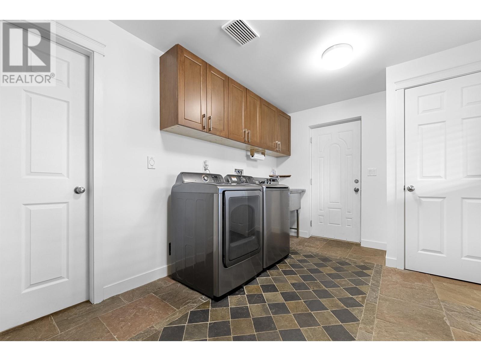 3072 Lazy A Street, Coquitlam, British Columbia  V3C 3N9 - Photo 33 - R2970508
