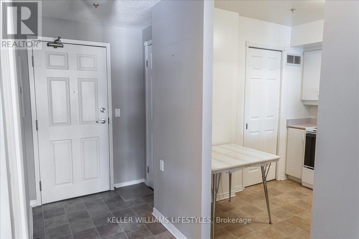 Photo 8 of 25 for 224 - 511 Gainsborough Road