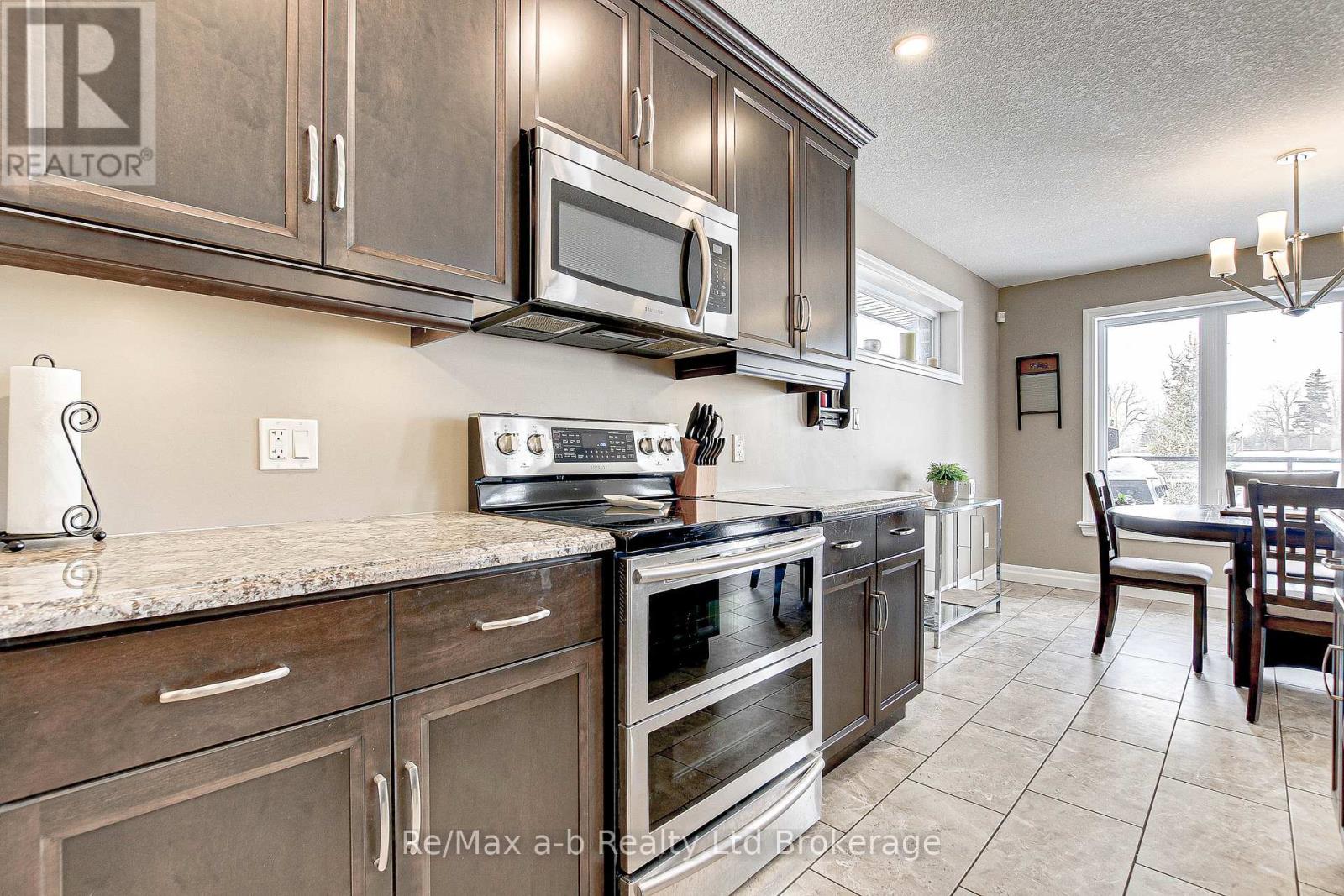 513 Hawthorne Place, Woodstock, Ontario  N4S 0E1 - Photo 12 - X11963929