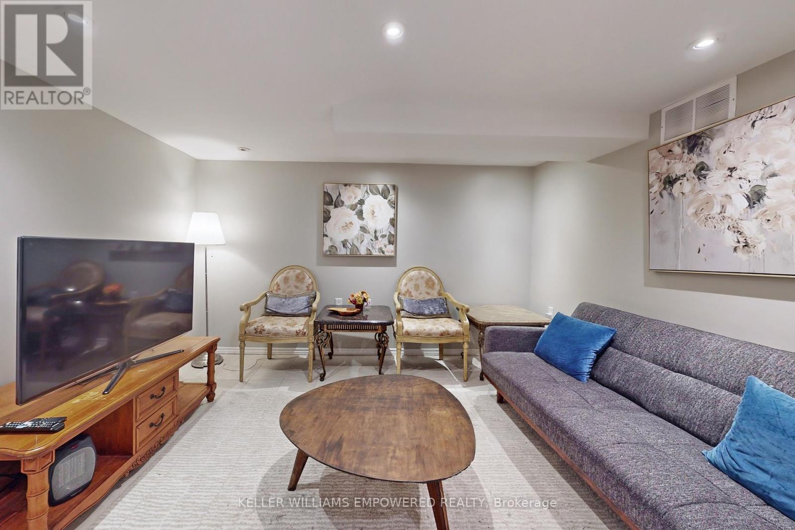 LOWER - 30 PAPERBIRCH DRIVE, Toronto, Ontario