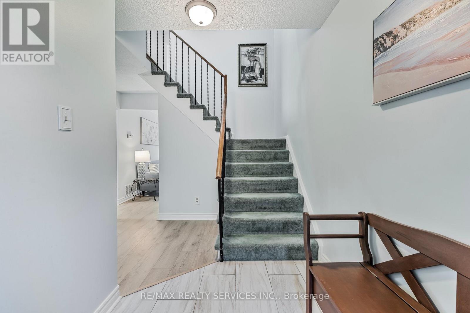 Property at 40 CRENSHAW COURT image 4