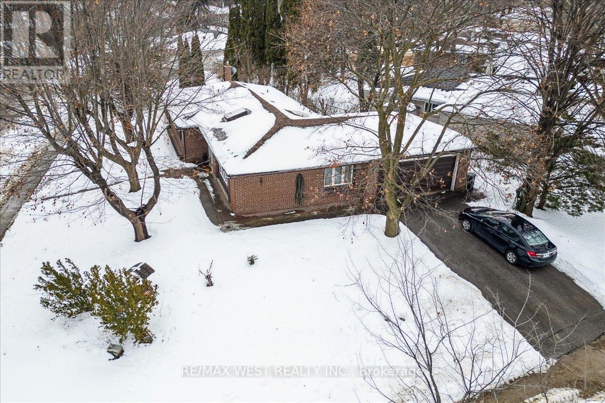 52 Broadfield Drive, Toronto, Ontario  M9C 1L7 - Photo 1 - W11989268