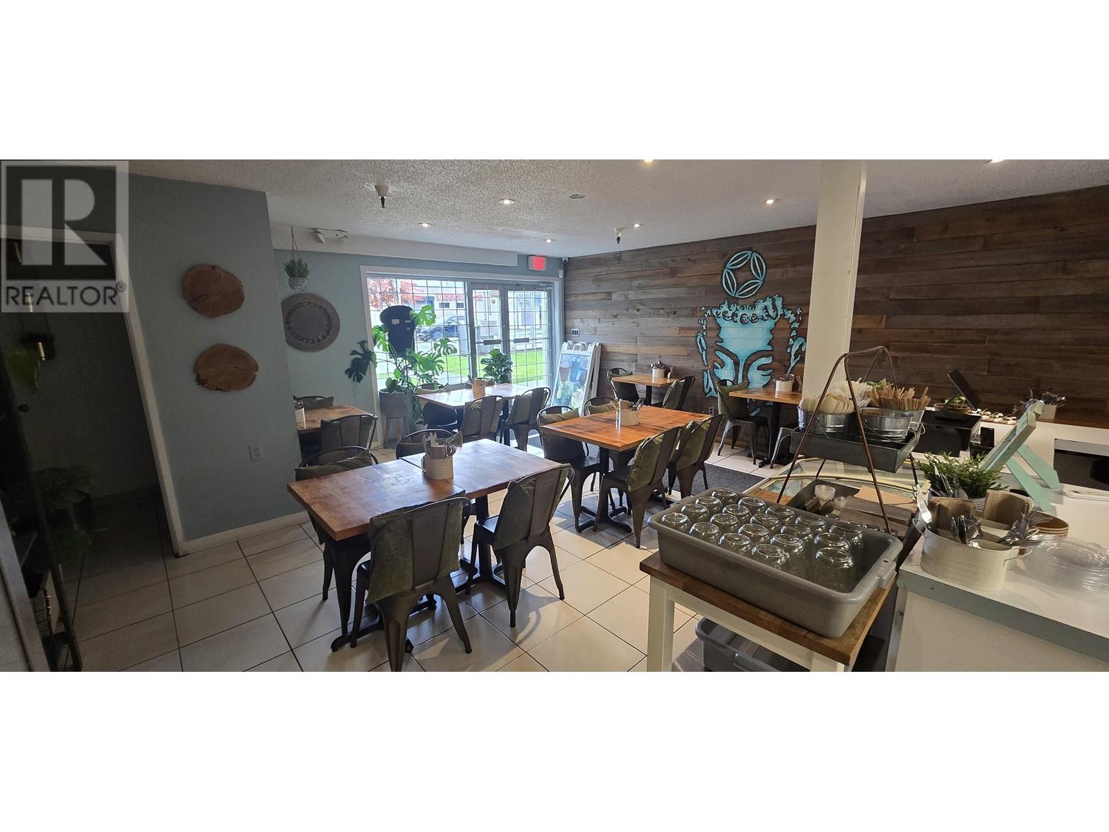 Listing Picture 5 of 16 : 5 1760 MCLEAN AVENUE, Vancouver / 溫哥華 - 魯藝地產 Yvonne Lu Group - MLS Medallion Club Member