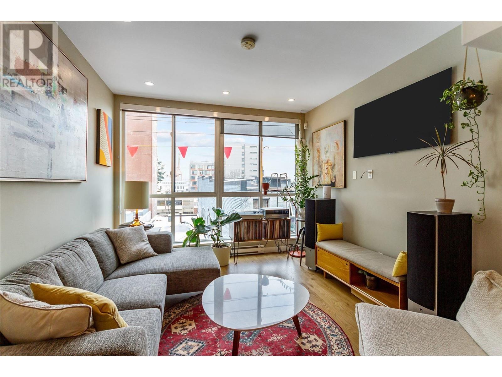 304 557 E CORDOVA STREET, vancouver, British Columbia