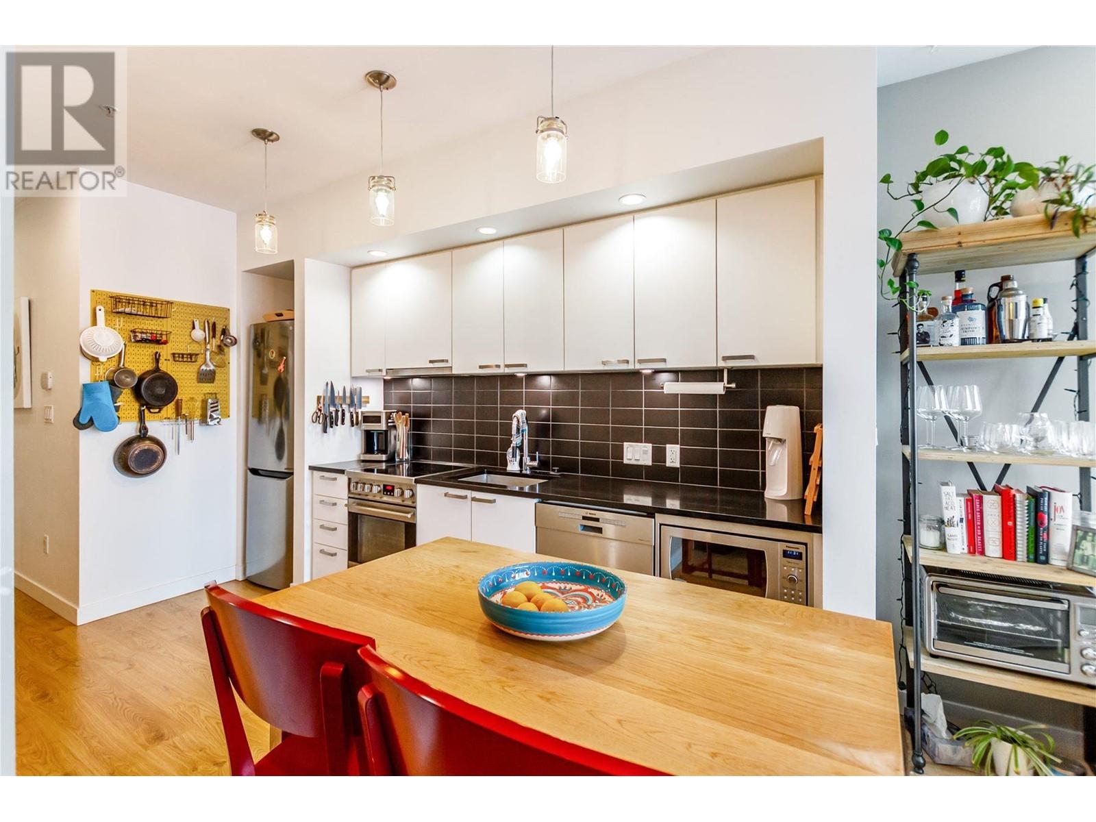 304 557 E Cordova Street, Vancouver, British Columbia  V6A 1L8 - Photo 8 - R2966871