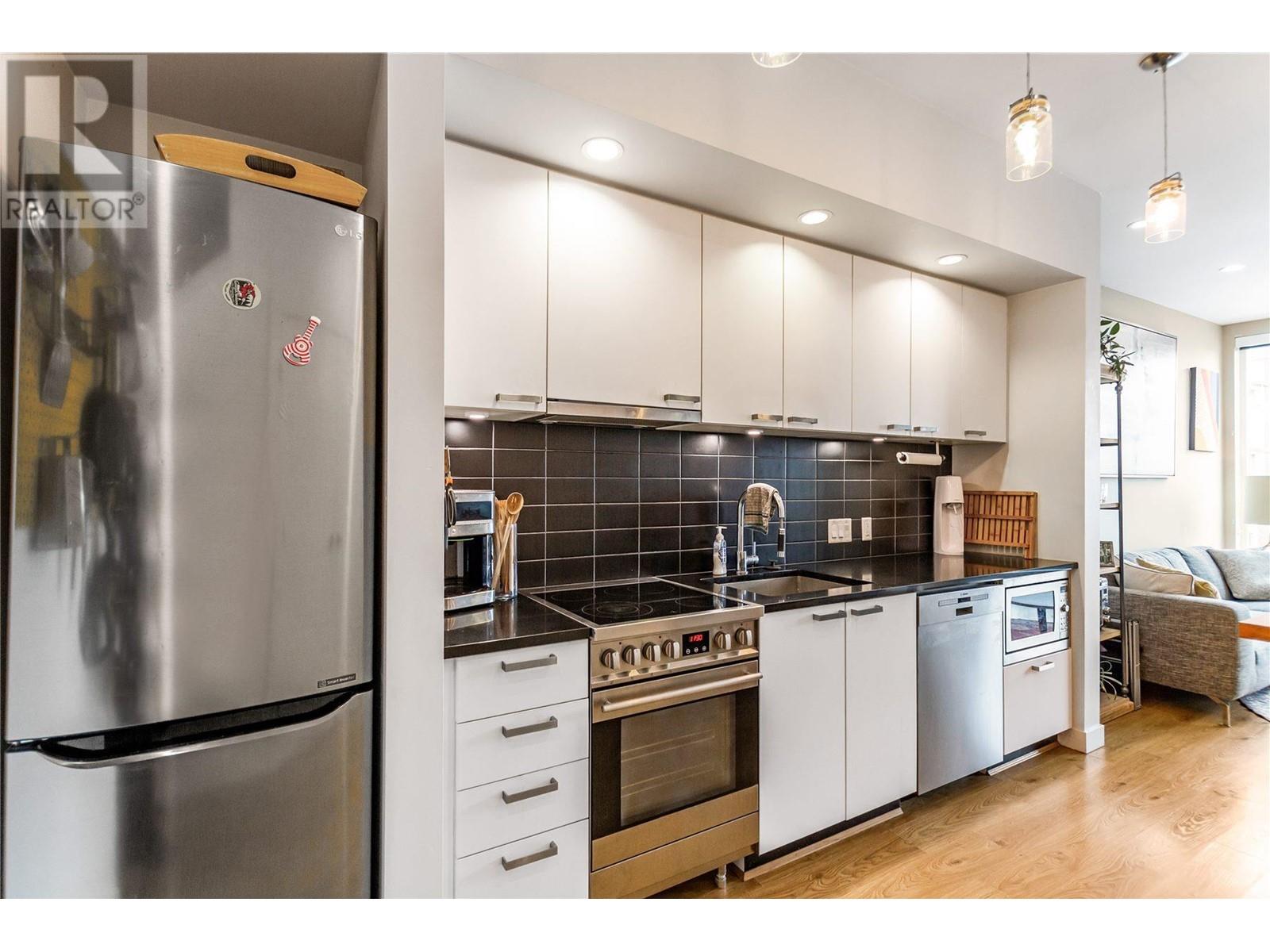 304 557 E Cordova Street, Vancouver, British Columbia  V6A 1L8 - Photo 6 - R2966871