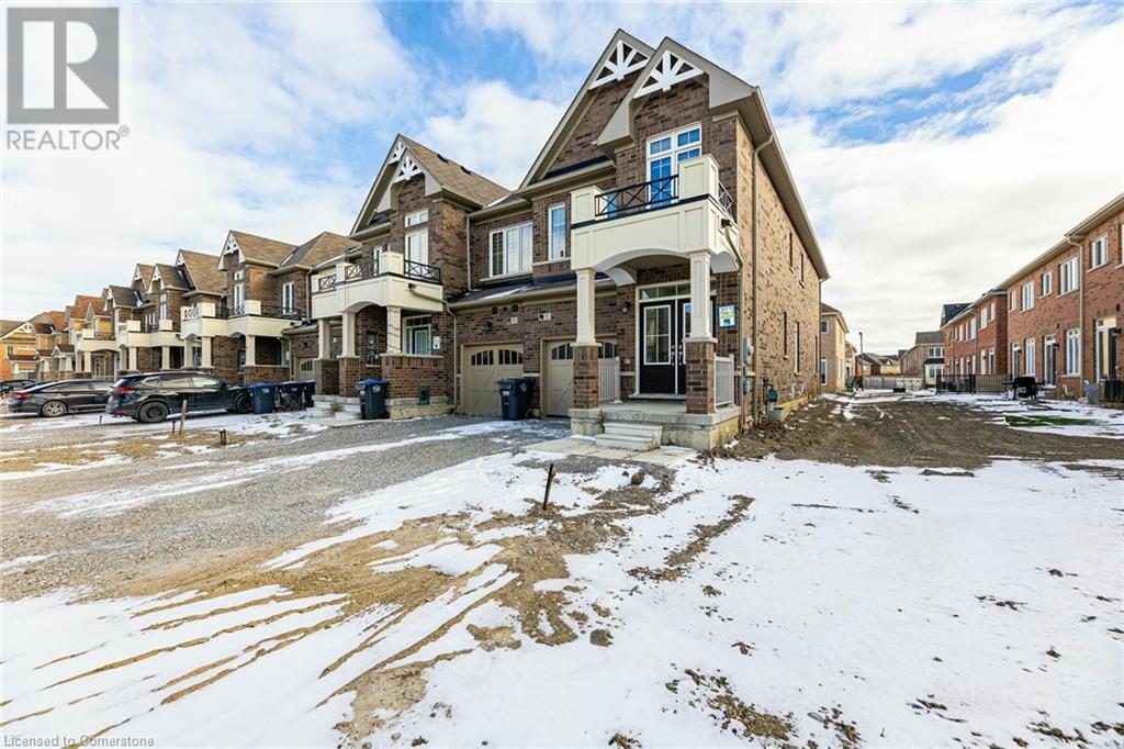 Property at 3 ROYAL FERN Crescent image 3