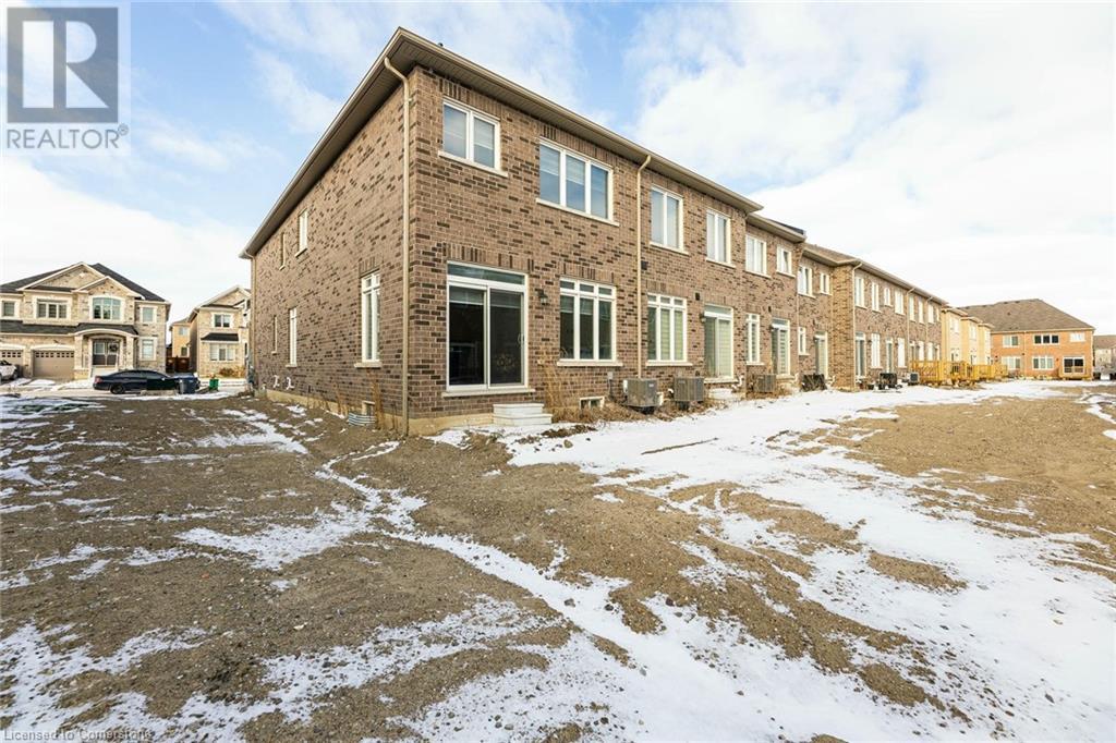 Property at 3 ROYAL FERN Crescent image 4