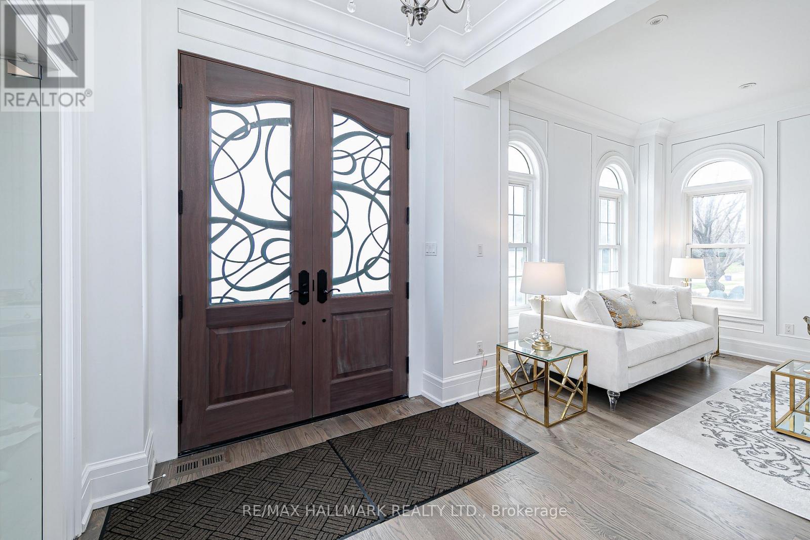 Property at 42 OATLANDS CRESCENT image 2