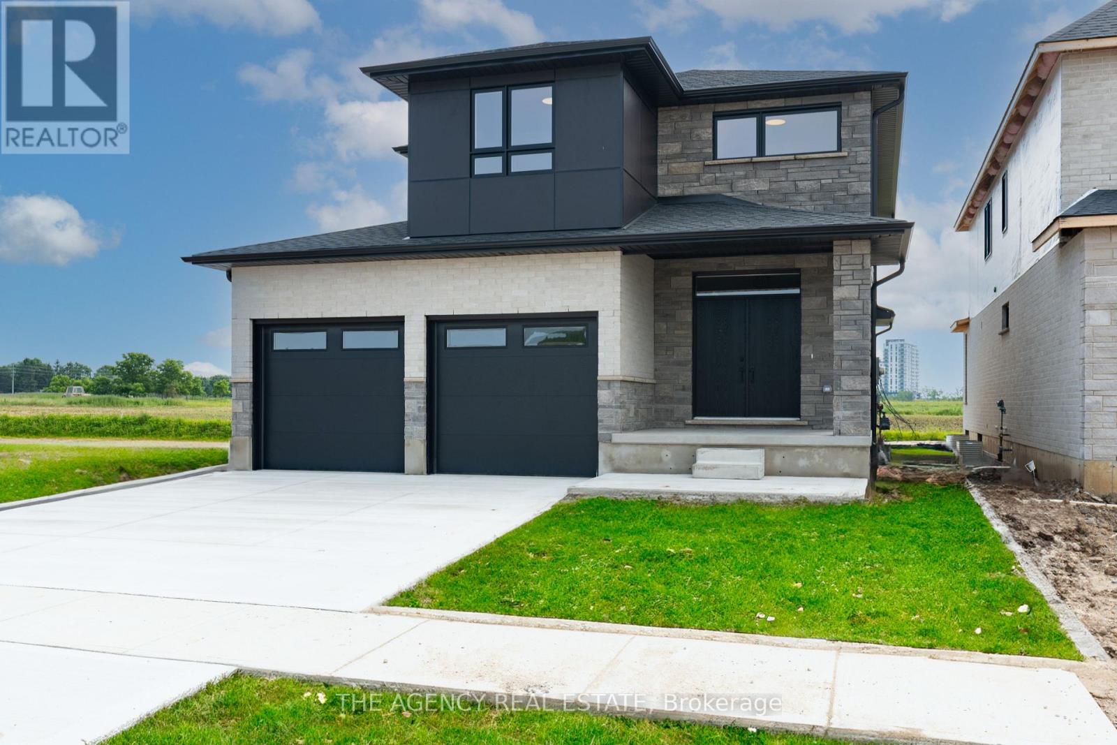 Property at 3152 REGIMENT ROAD W image 1