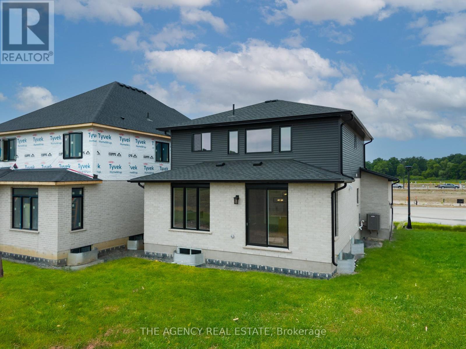 Property at 3152 REGIMENT ROAD W image 3