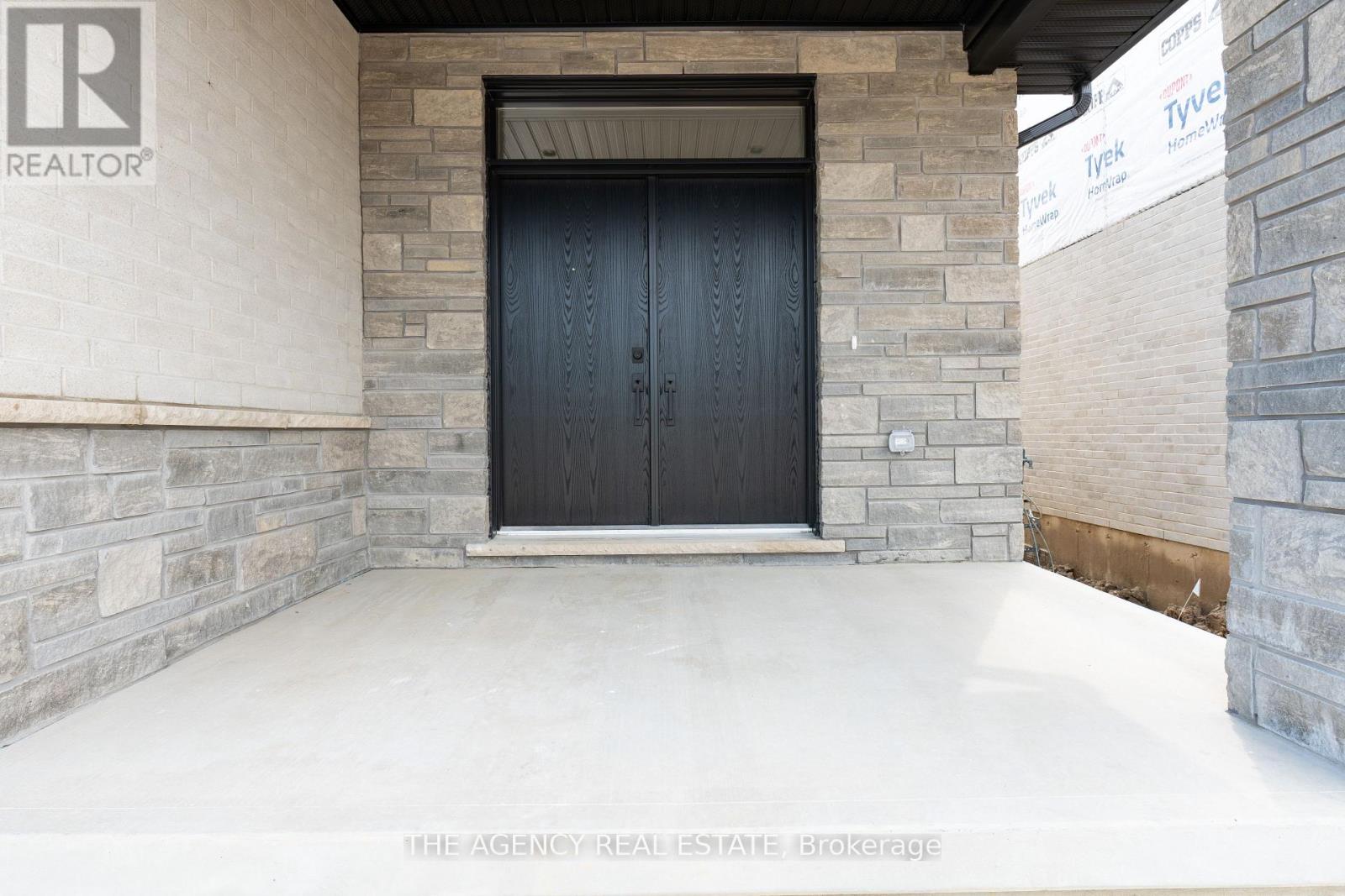 Property at 3152 REGIMENT ROAD W image 5