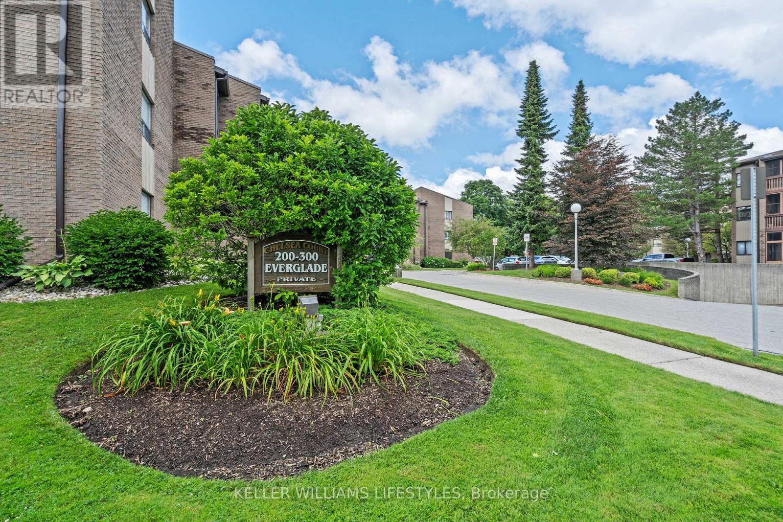 116 - 300 Everglade Crescent, London, Ontario  N6H 4P8 - Photo 1 - X11989447