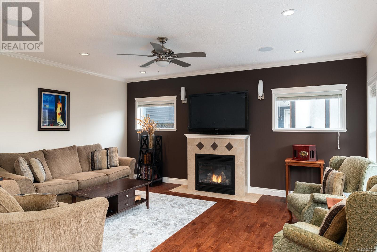 Property at 5173 Lochside Dr image 2
