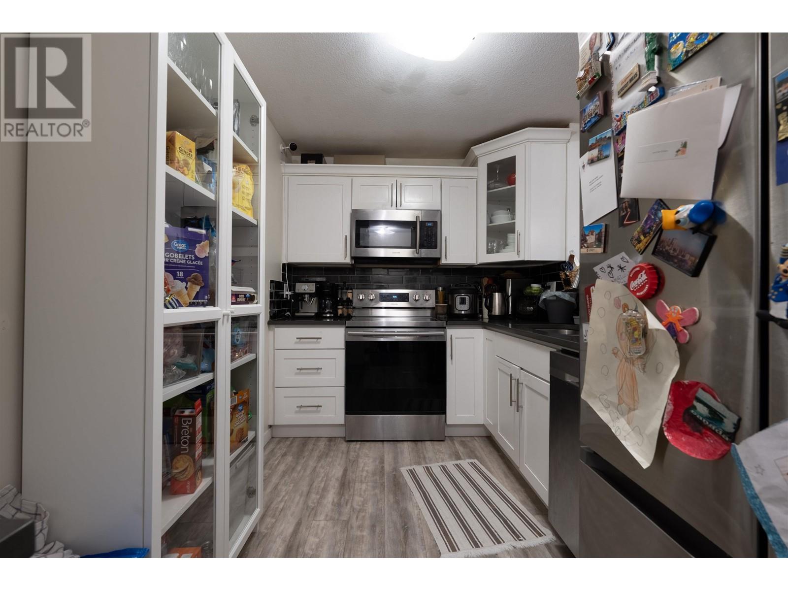 Listing Picture 3 of 13 : 206 8651 ACKROYD ROAD, Richmond / 烈治文 - 魯藝地產 Yvonne Lu Group - MLS Medallion Club Member