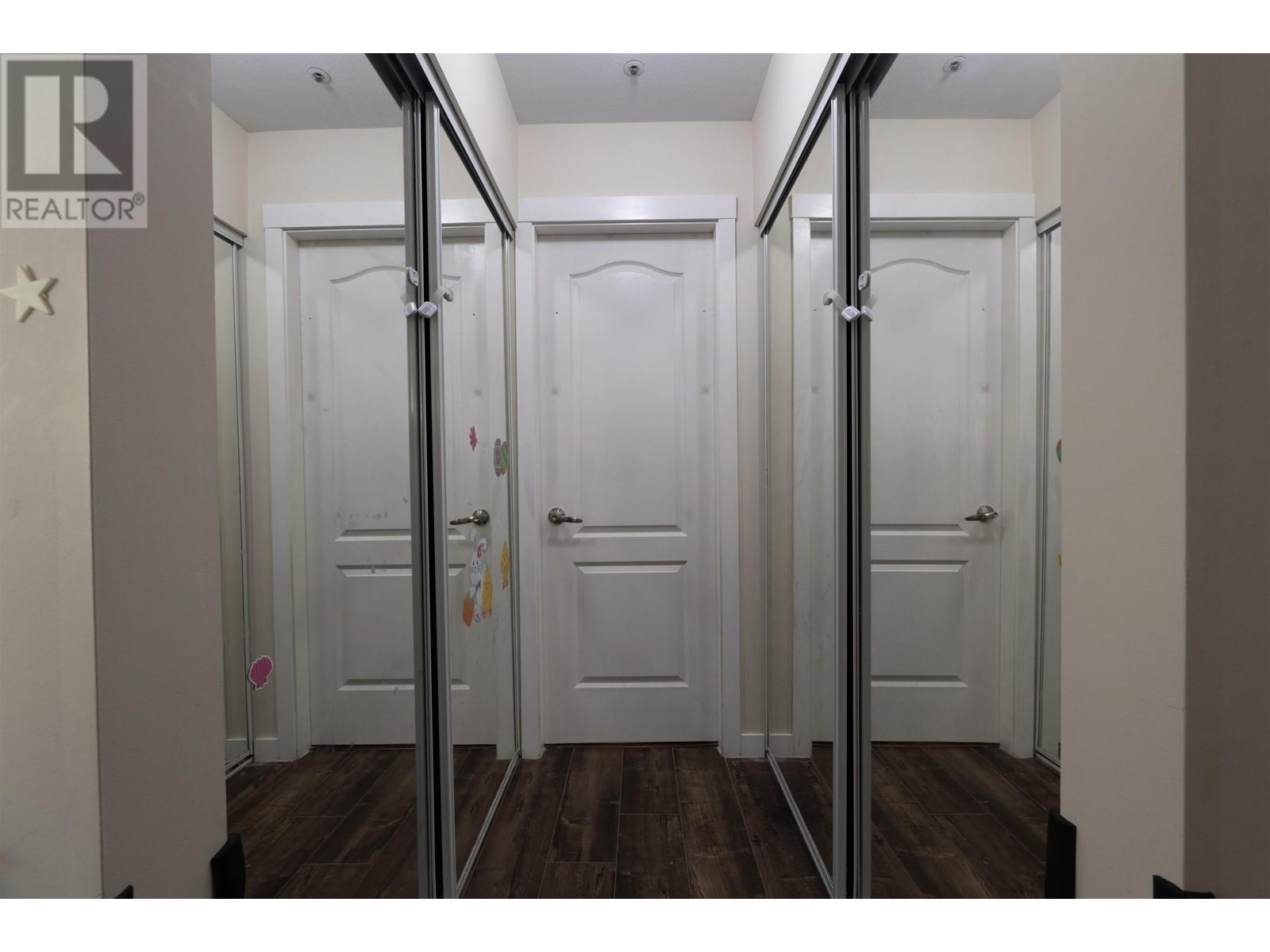 Listing Picture 9 of 13 : 206 8651 ACKROYD ROAD, Richmond / 烈治文 - 魯藝地產 Yvonne Lu Group - MLS Medallion Club Member