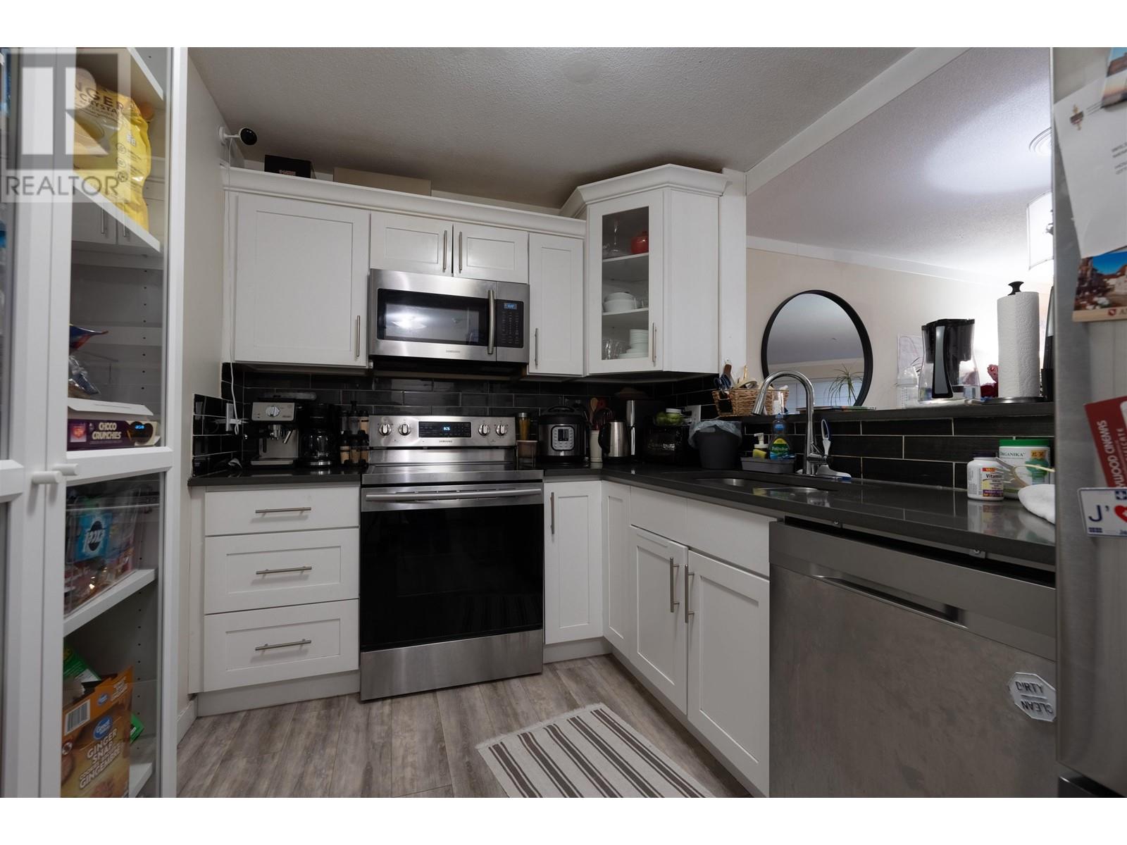 Listing Picture 4 of 13 : 206 8651 ACKROYD ROAD, Richmond / 烈治文 - 魯藝地產 Yvonne Lu Group - MLS Medallion Club Member