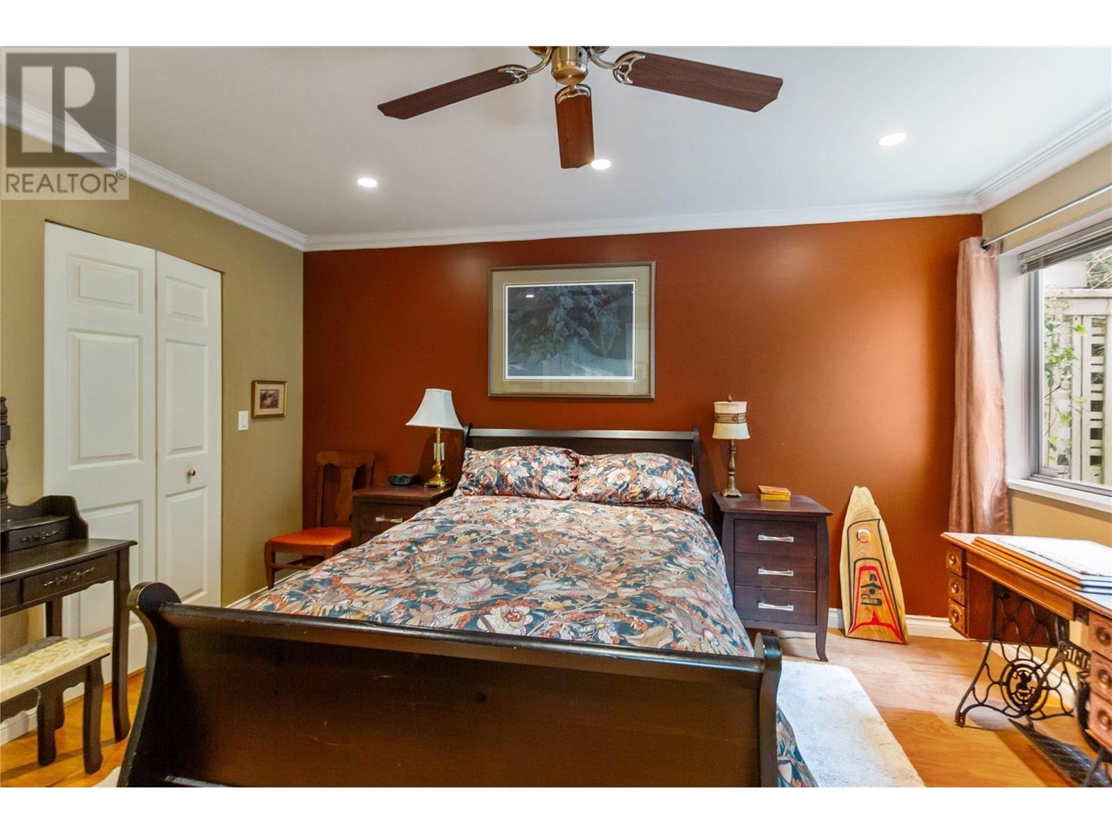 Listing Picture 12 of 24 : 111 6860 RUMBLE STREET, Burnaby / 本拿比 - 魯藝地產 Yvonne Lu Group - MLS Medallion Club Member