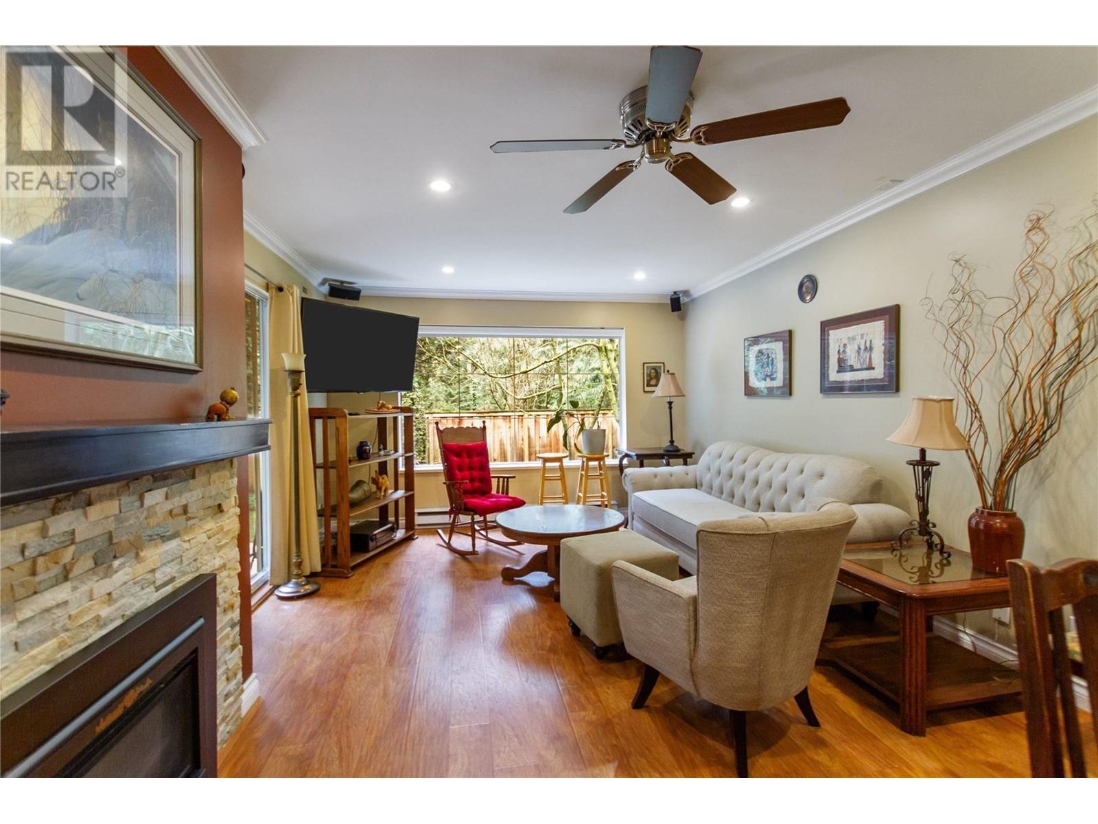 Listing Picture 3 of 24 : 111 6860 RUMBLE STREET, Burnaby / 本拿比 - 魯藝地產 Yvonne Lu Group - MLS Medallion Club Member