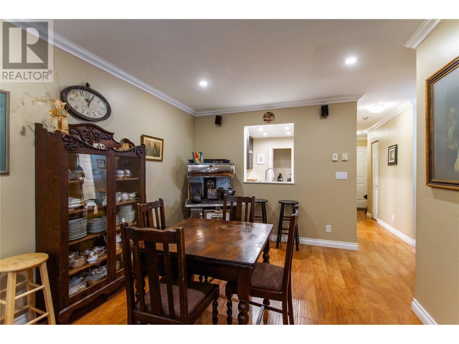 Listing Picture 7 of 24 : 111 6860 RUMBLE STREET, Burnaby / 本拿比 - 魯藝地產 Yvonne Lu Group - MLS Medallion Club Member