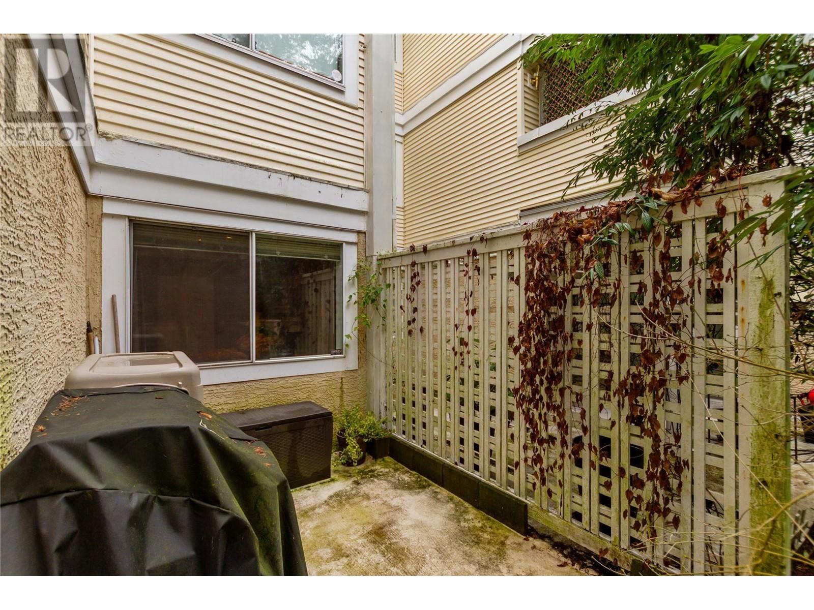 Listing Picture 19 of 24 : 111 6860 RUMBLE STREET, Burnaby / 本拿比 - 魯藝地產 Yvonne Lu Group - MLS Medallion Club Member