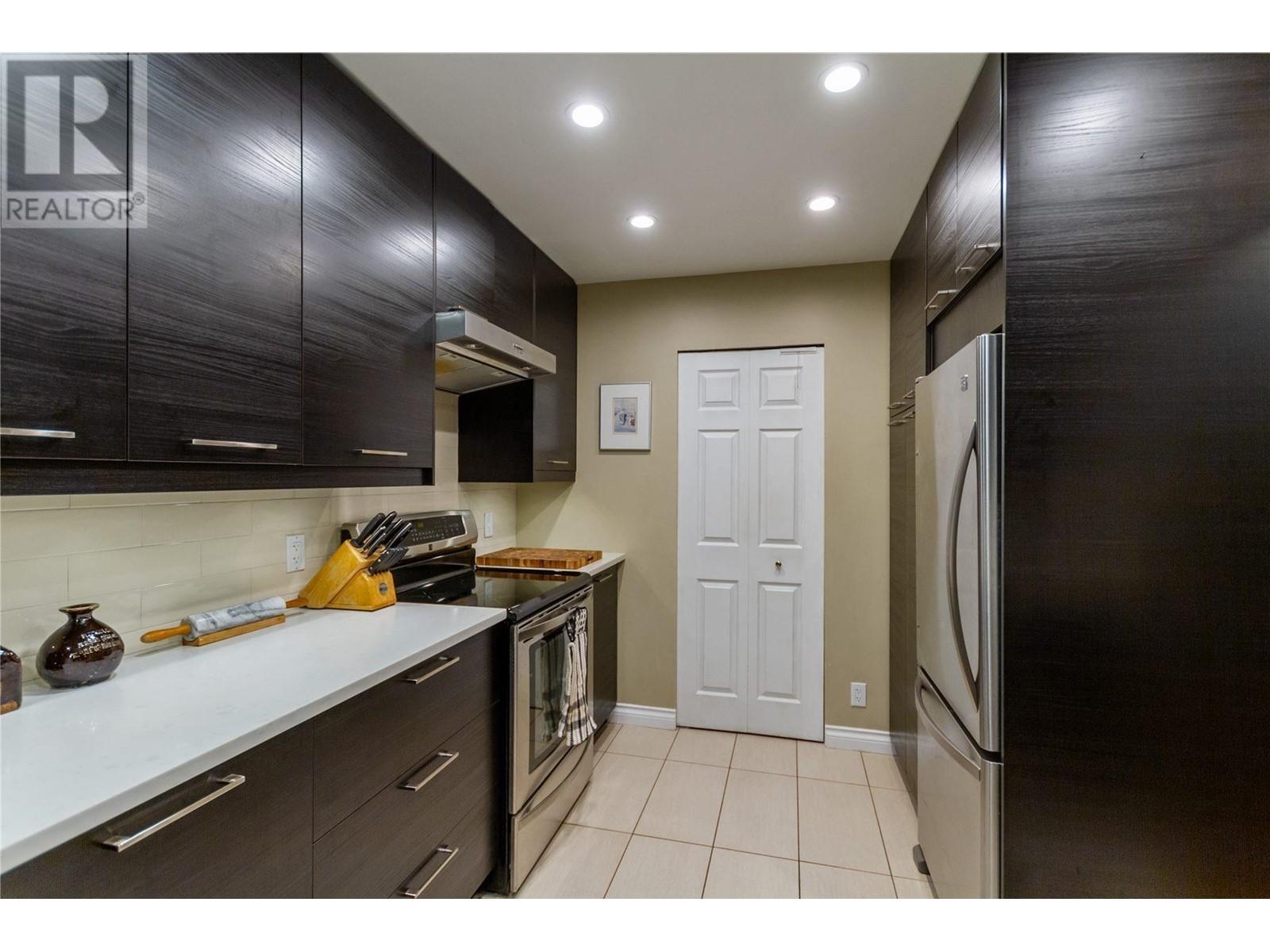 Listing Picture 9 of 24 : 111 6860 RUMBLE STREET, Burnaby / 本拿比 - 魯藝地產 Yvonne Lu Group - MLS Medallion Club Member