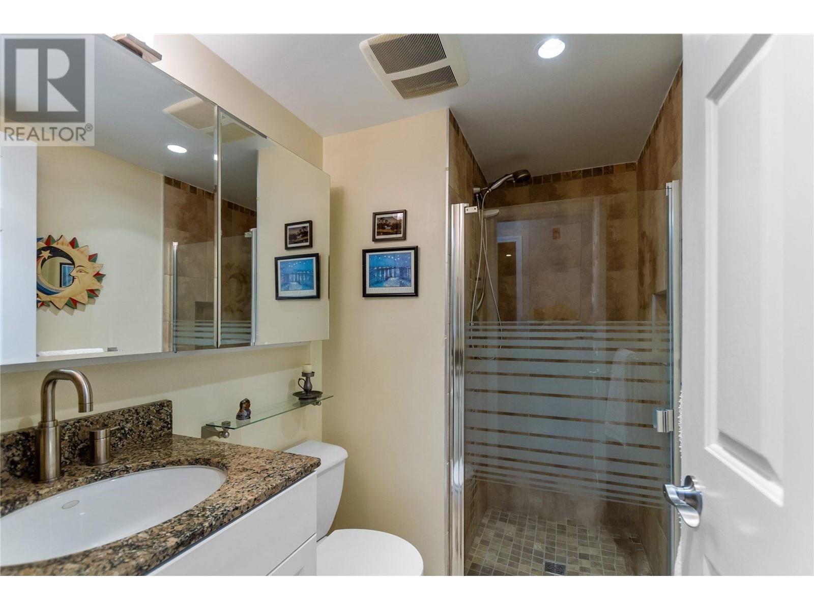 Listing Picture 16 of 24 : 111 6860 RUMBLE STREET, Burnaby / 本拿比 - 魯藝地產 Yvonne Lu Group - MLS Medallion Club Member