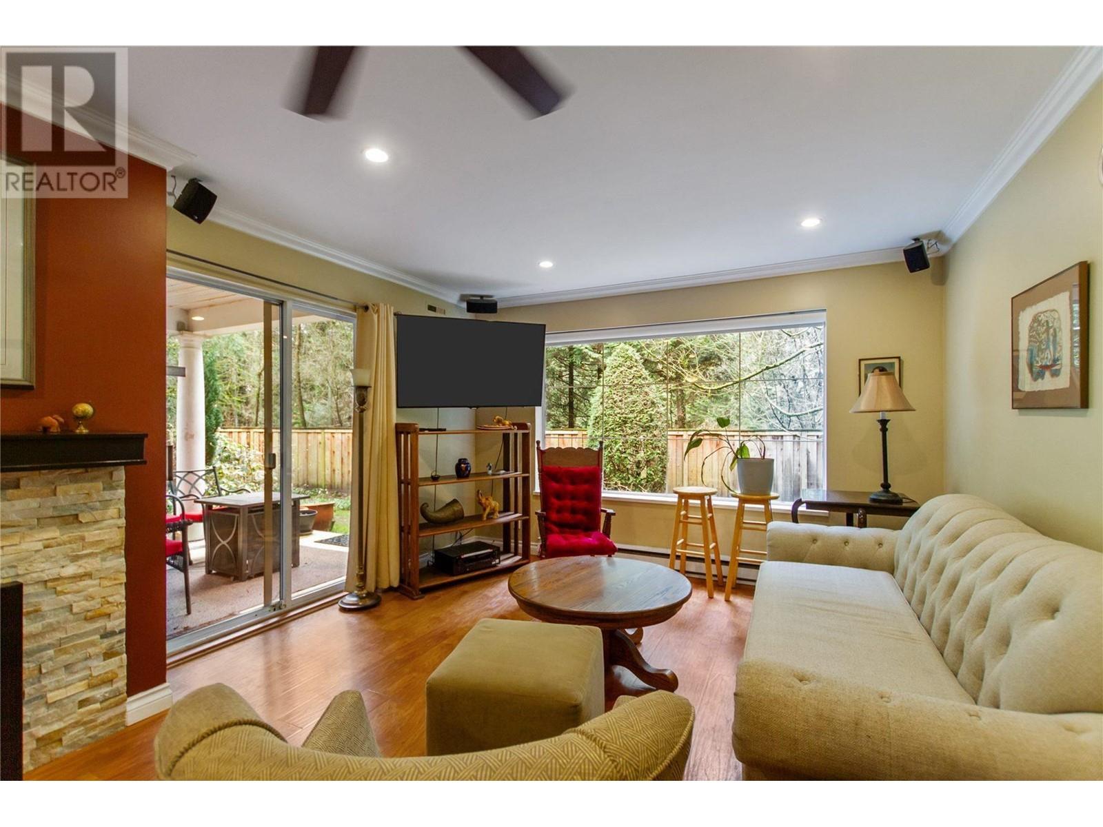 Listing Picture 17 of 24 : 111 6860 RUMBLE STREET, Burnaby / 本拿比 - 魯藝地產 Yvonne Lu Group - MLS Medallion Club Member