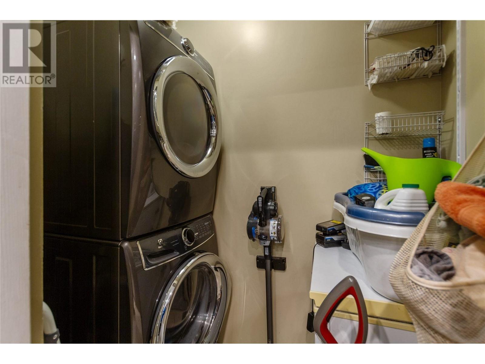 Listing Picture 18 of 24 : 111 6860 RUMBLE STREET, Burnaby / 本拿比 - 魯藝地產 Yvonne Lu Group - MLS Medallion Club Member
