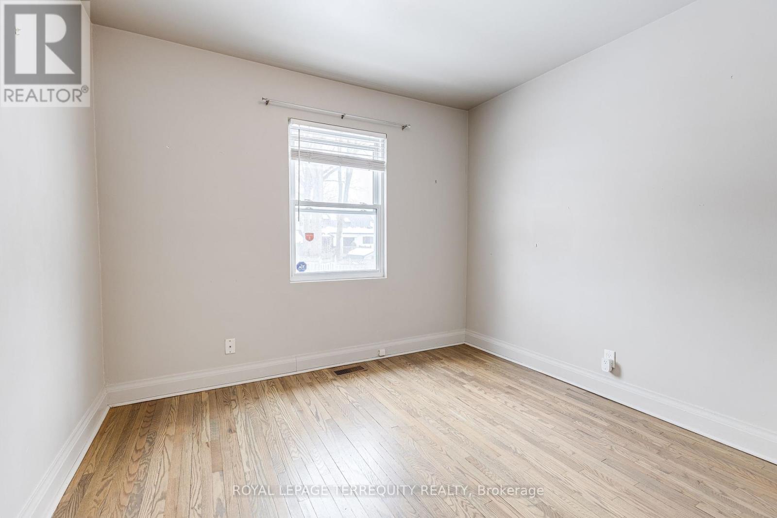 Main - 43 Lothian Avenue, Toronto, Ontario  M8Z 4K2 - Photo 13 - W11989509