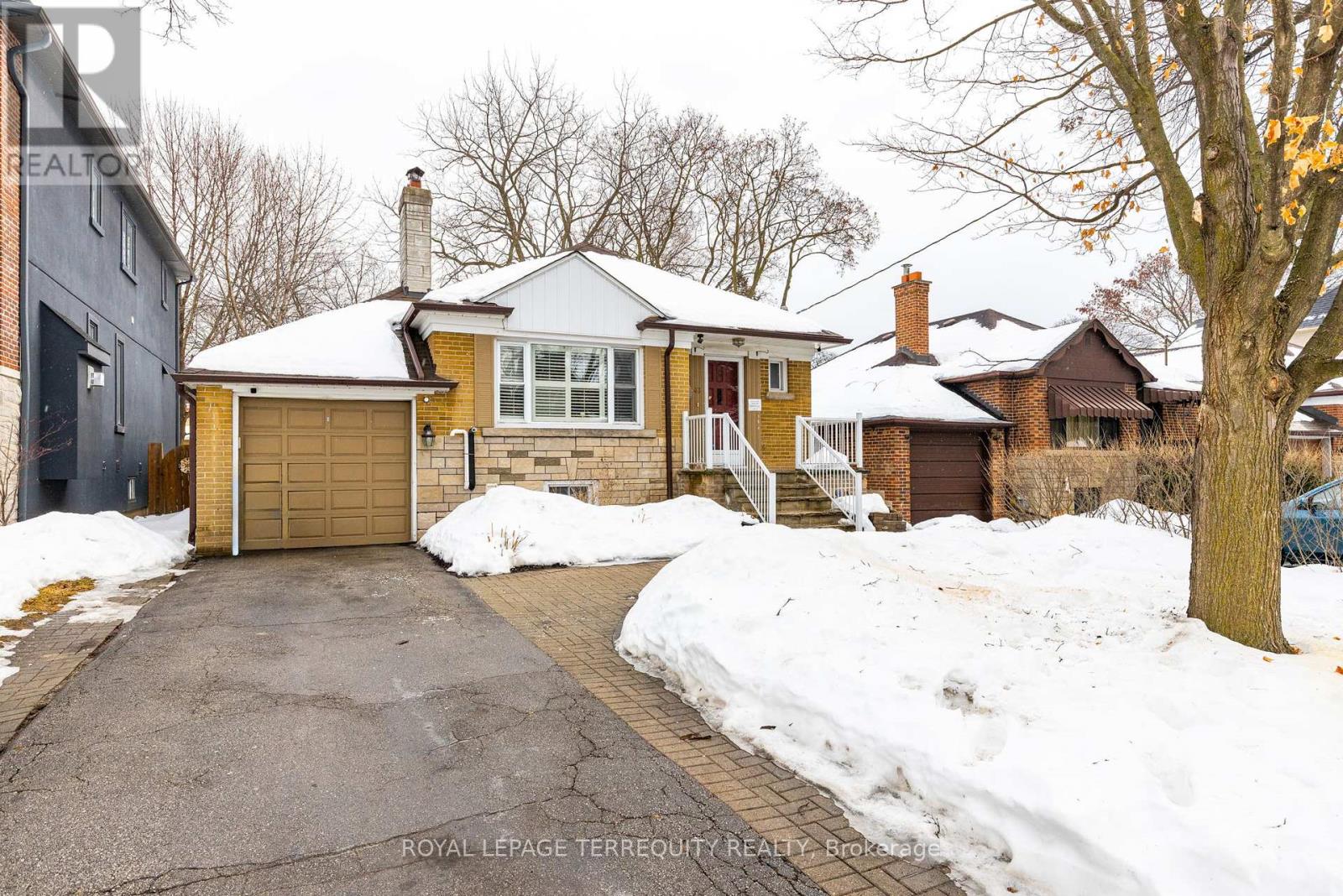 Main - 43 Lothian Avenue, Toronto, Ontario  M8Z 4K2 - Photo 2 - W11989509