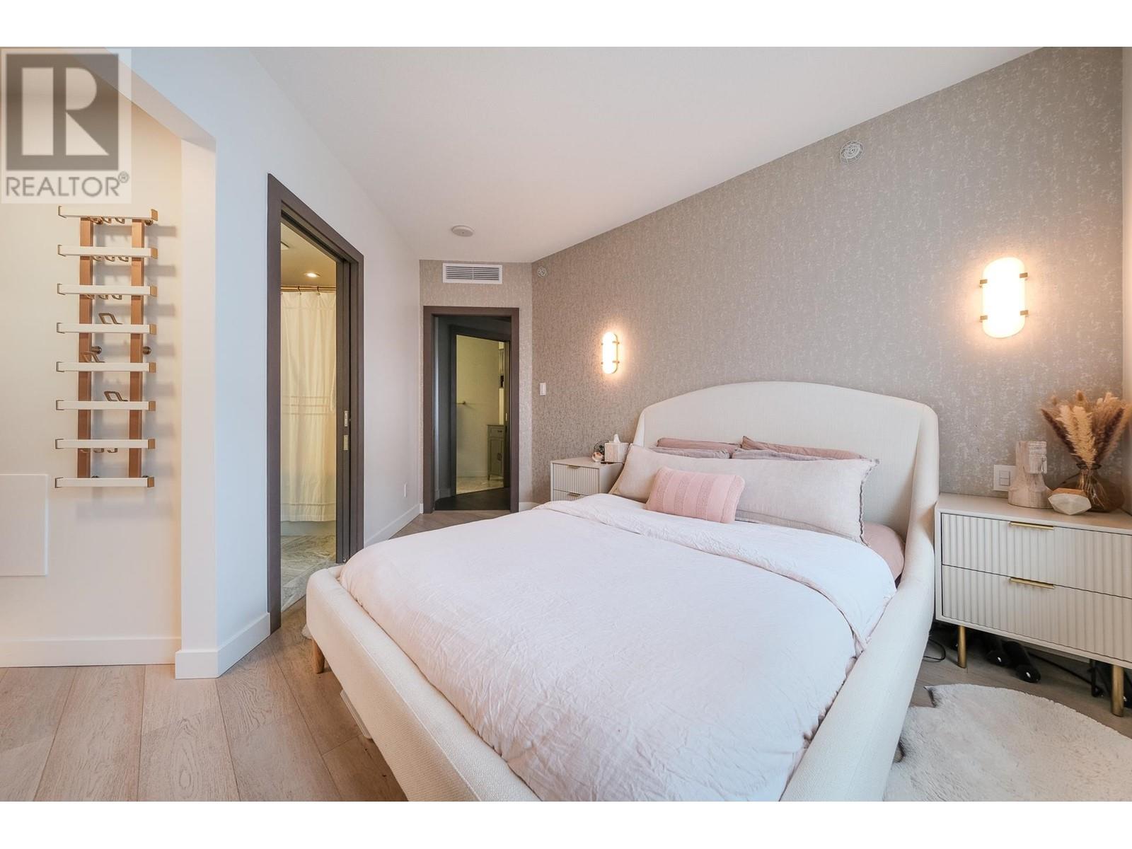 Listing Picture 17 of 40 : 1858 38 SMITHE STREET, Vancouver / 溫哥華 - 魯藝地產 Yvonne Lu Group - MLS Medallion Club Member