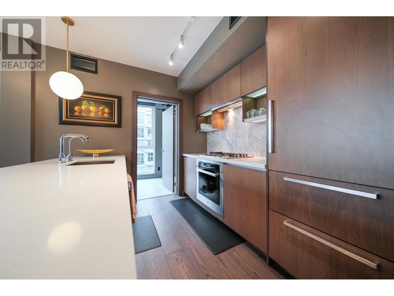 Listing Picture 11 of 40 : 1858 38 SMITHE STREET, Vancouver / 溫哥華 - 魯藝地產 Yvonne Lu Group - MLS Medallion Club Member