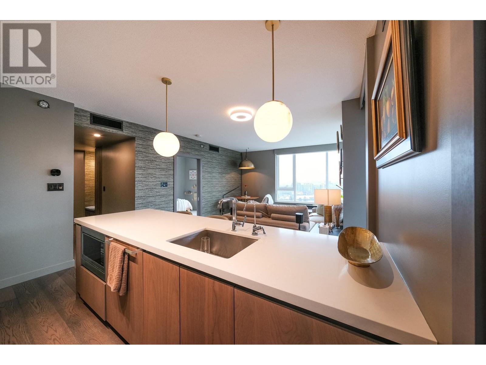 Listing Picture 6 of 40 : 1858 38 SMITHE STREET, Vancouver / 溫哥華 - 魯藝地產 Yvonne Lu Group - MLS Medallion Club Member