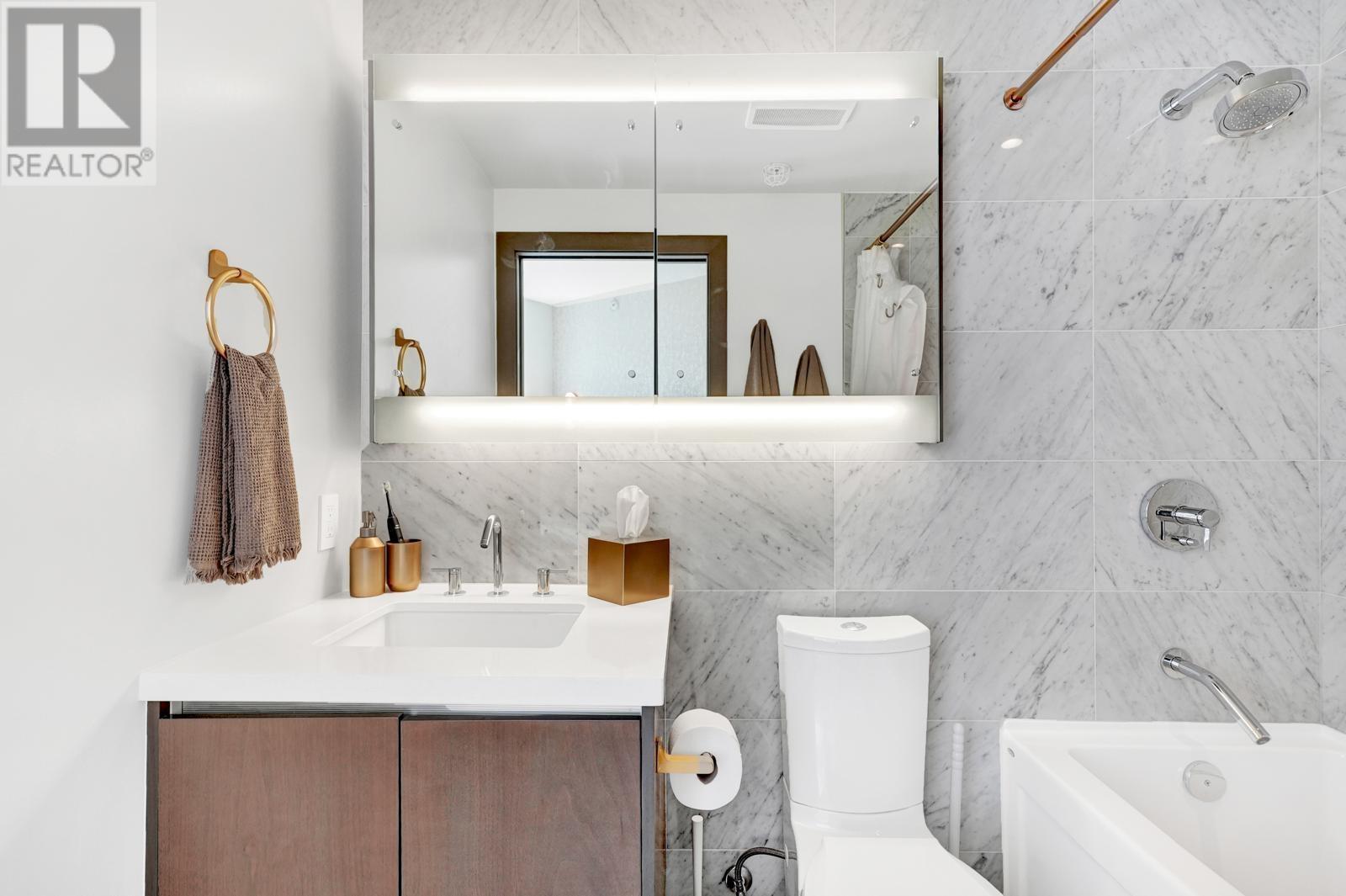 Listing Picture 19 of 40 : 1858 38 SMITHE STREET, Vancouver / 溫哥華 - 魯藝地產 Yvonne Lu Group - MLS Medallion Club Member